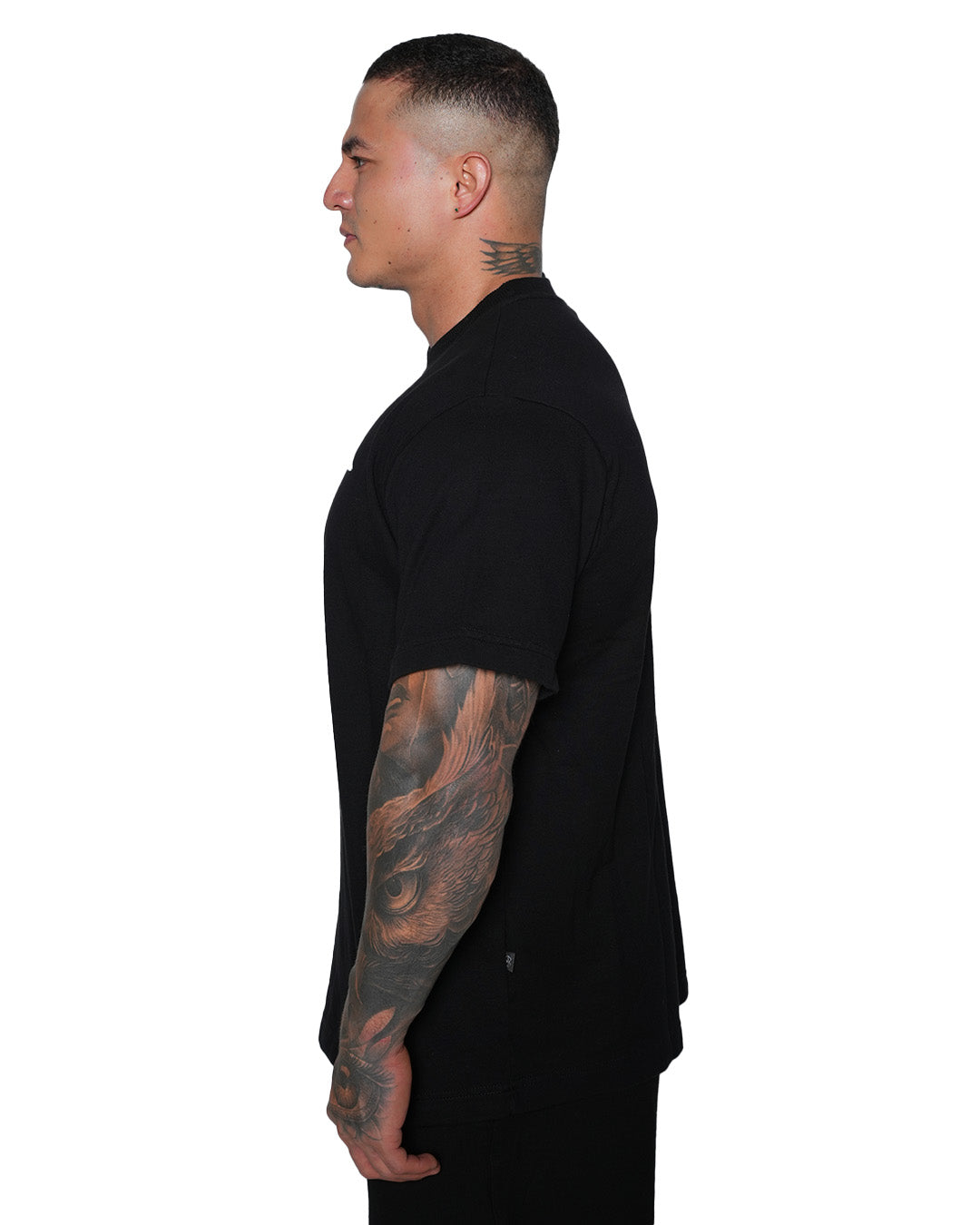 CAMISETA NEGRA RAÍCES CAPIRO