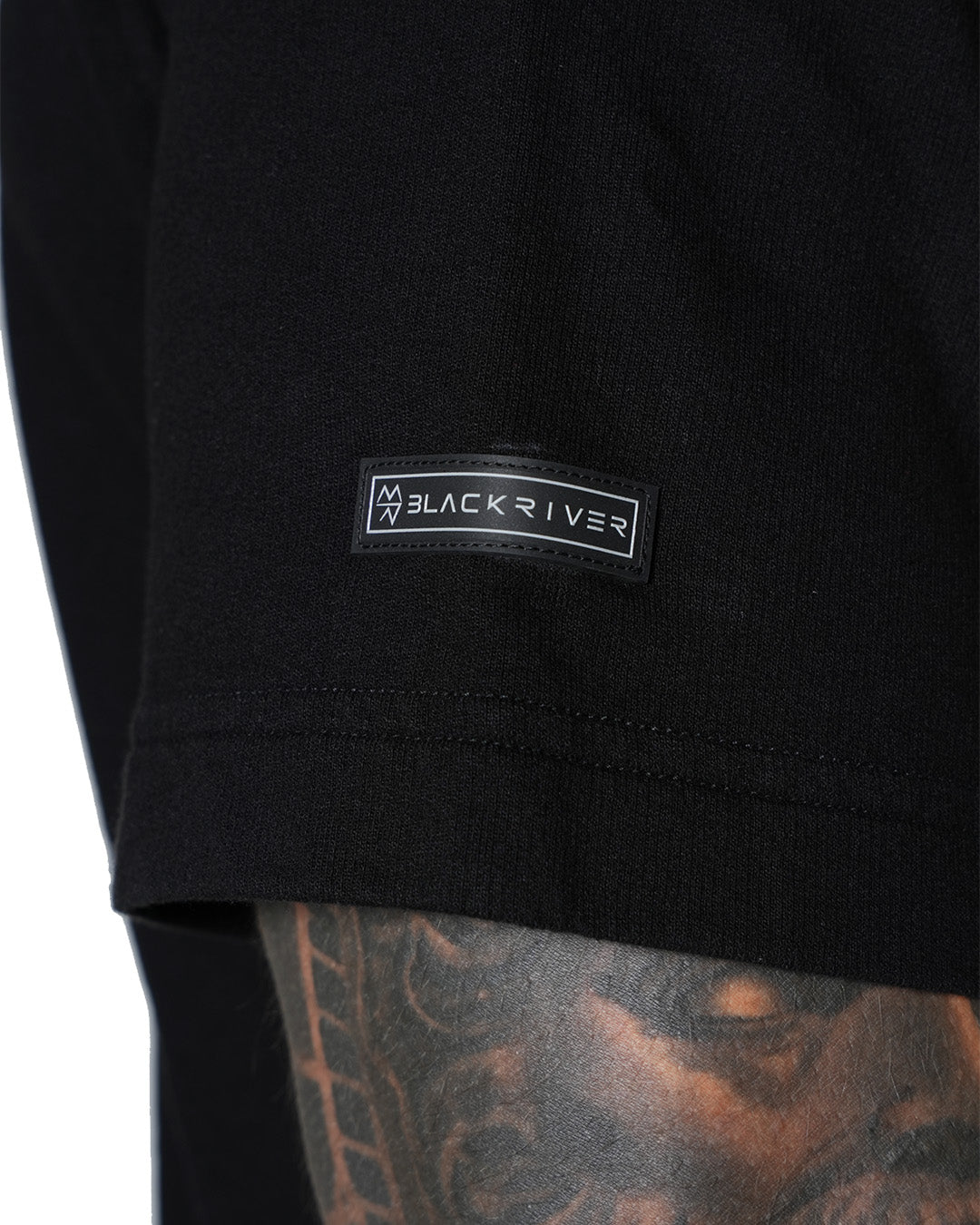 CAMISETA NEGRA RAÍCES CAPIRO